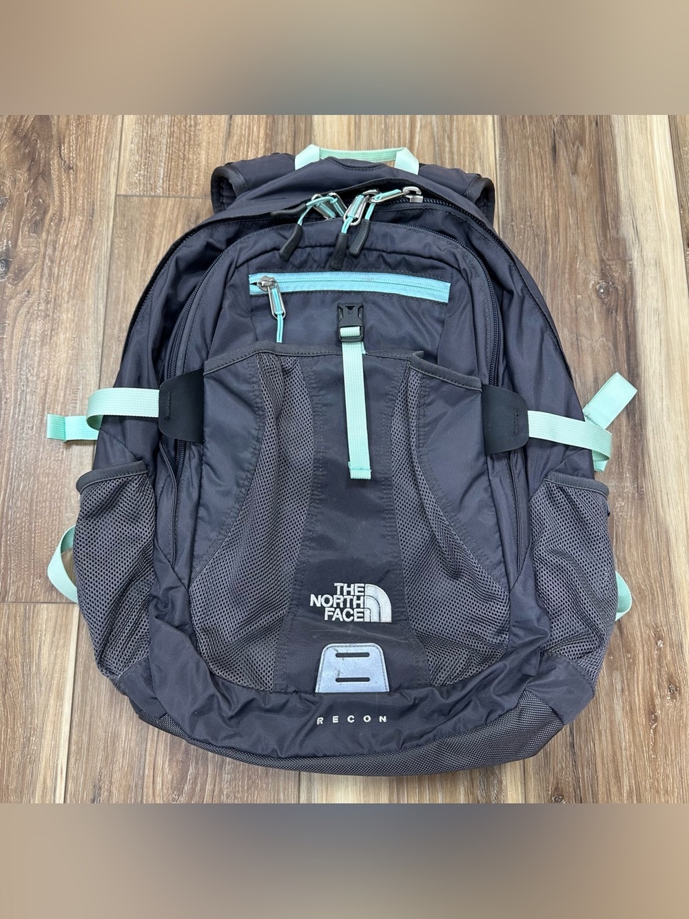 The North Face Recon Backpack Outdoor Hiking Travel Women’s, Grey